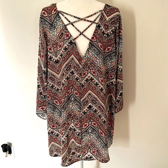 TORRID 2 Lattice Vneck Southwest Style Hi-low Blouse - Picture 3 of 8